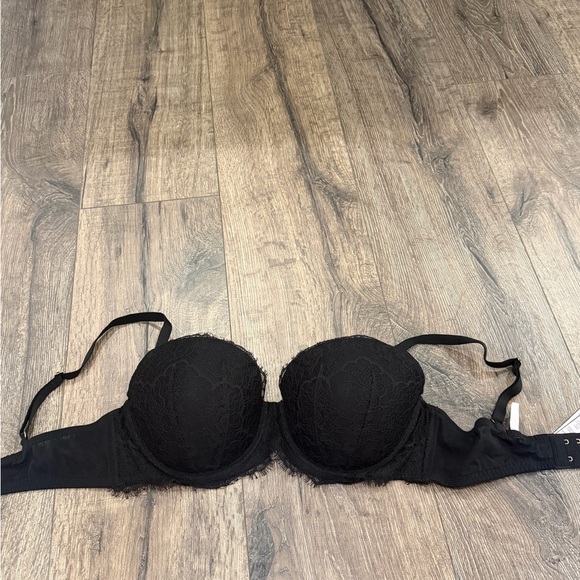 VICTORIA’S SECRET Elegant Black Lace Bra - Picture 1 of 3